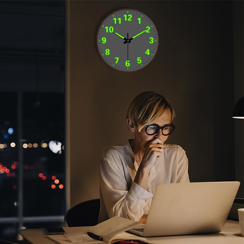 Amazon.co.jp: 夜見える デジタル時計 壁掛け夜光 サイレントウォール