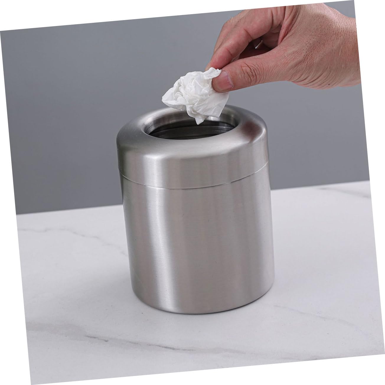 Poubelle en Acier Inoxydable 1, 5 L Argenté, Mini Corbeille de Bureau | Finition Brossée, Ouverture Pratique, Format Compact pour Table, Chambre, Salle de Bain ou Voiture