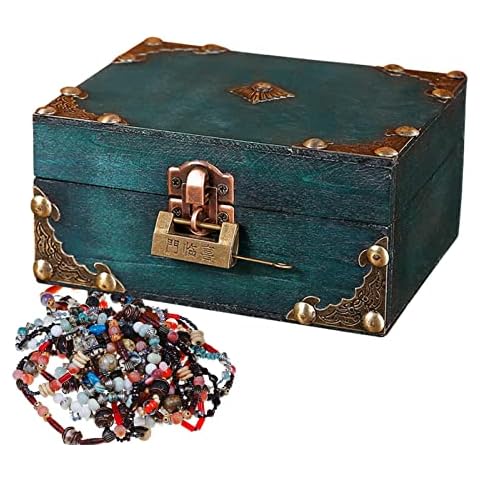 Caja de madera del tesoro con cadenas Cover