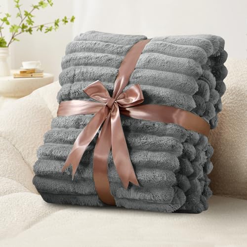 RUIKASI Kuscheldecke Flauschig Decke Hellgrau - 130x150cm Fleecedecke Sofadecke Couchdecke für Wohnzimmer Deko Tagesdecke Blanket… – Ansicht 6