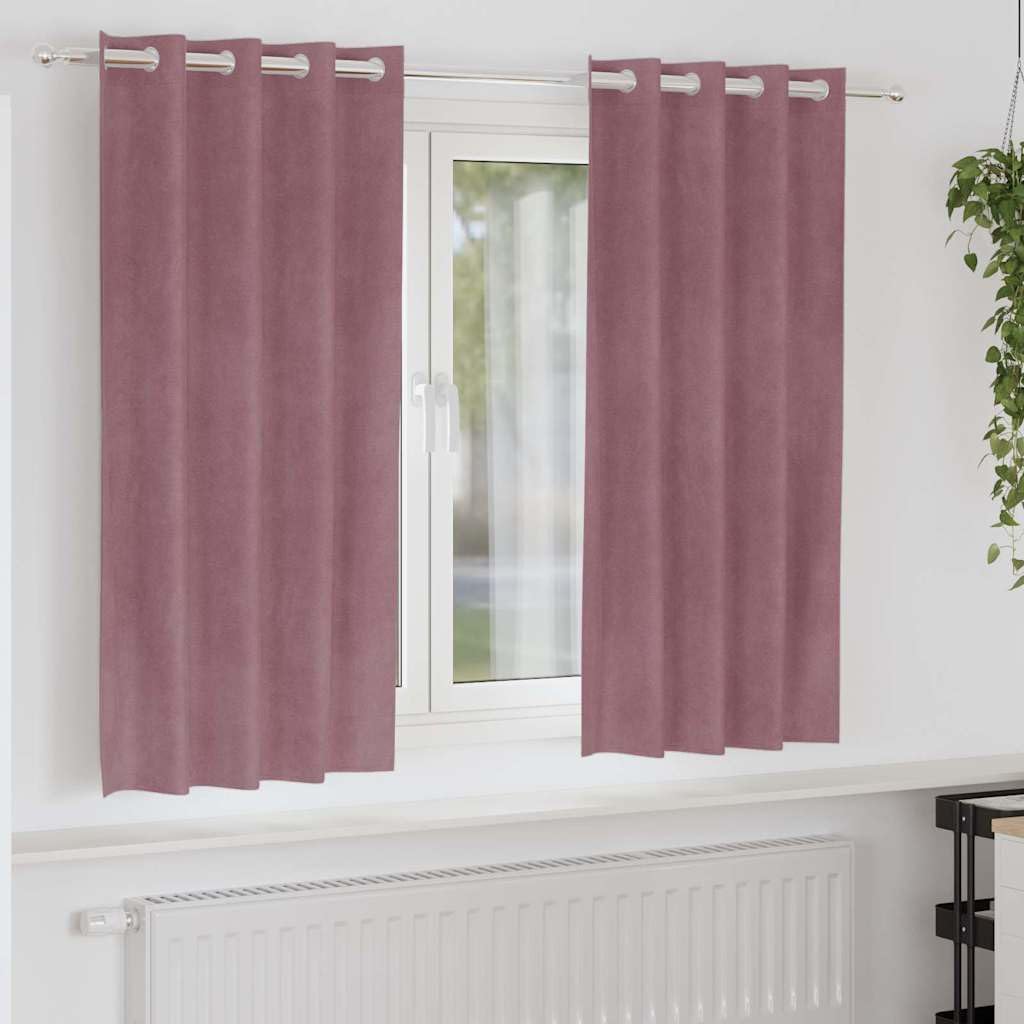 Rideaux occultants en velours rose pour une ambiance cosy de salon
