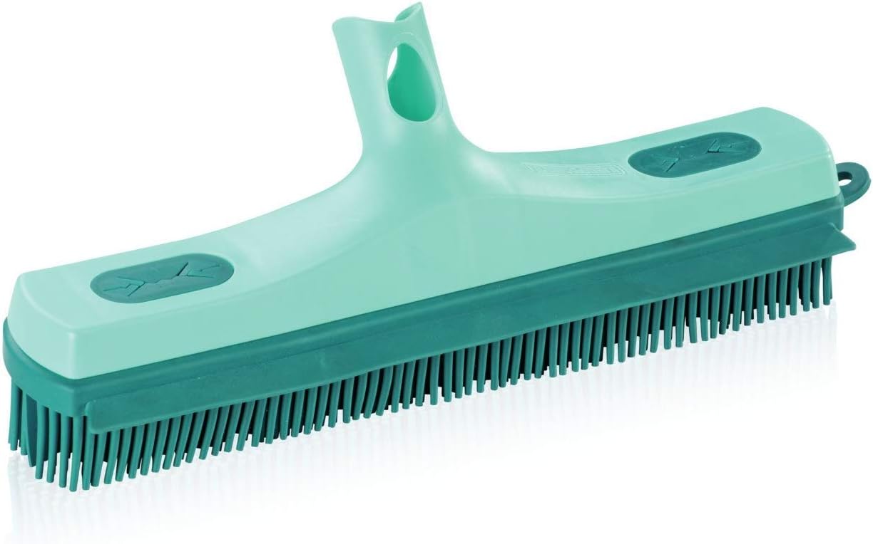 rastrello per tappeti a pelo