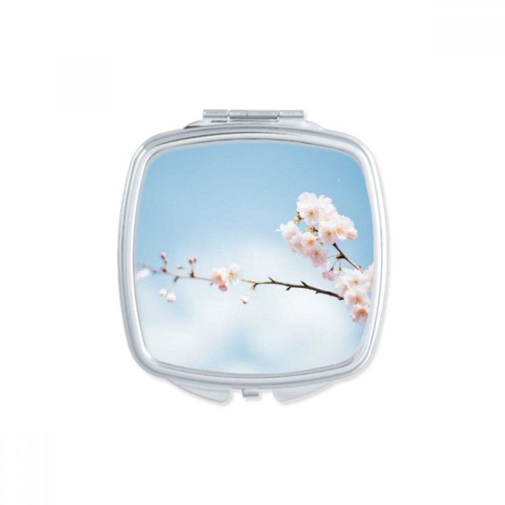 Miroir portatif pour retouche maquillage rapide avec motif ciel bleu nuages