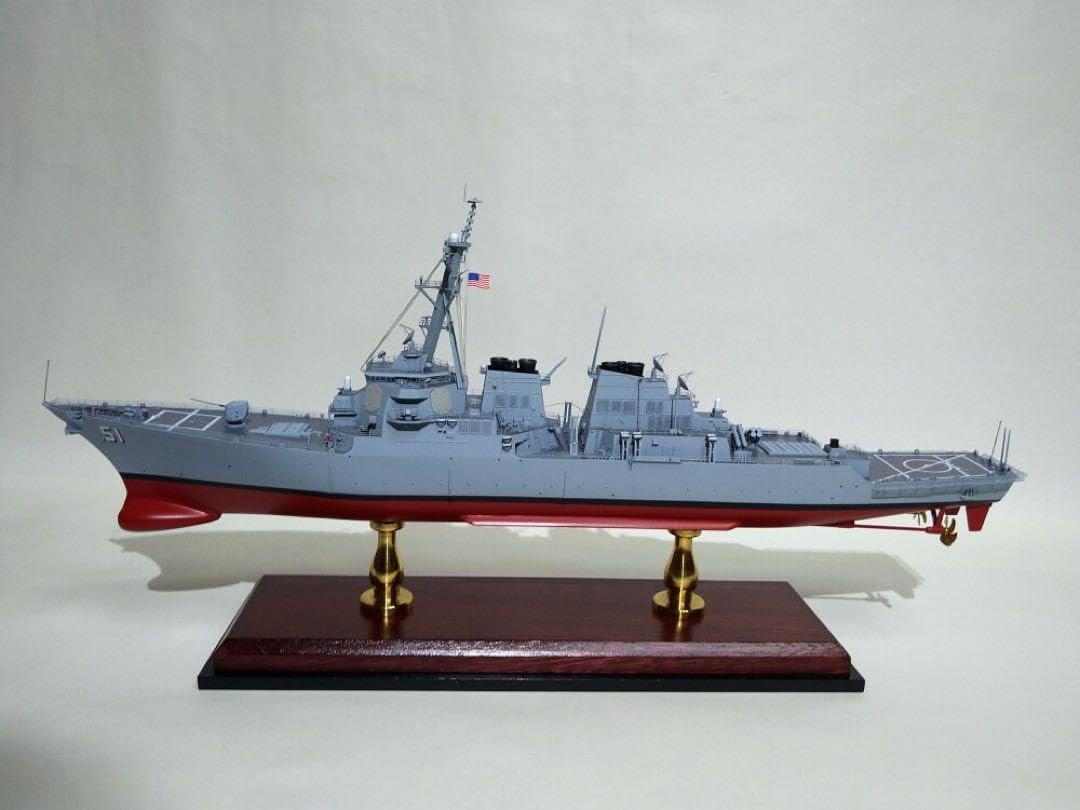 トランペッター製 1/350 DDG51 USS アーレイ・バーク ケース付 Z5805435