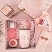 Set Regalo de Cumpleaños para Mujer Taza Cerámica Rosa de 350 ml Bougie Aromática Bombas de Baño y Jabón Artesanal Regalo Original para Amigas Imagen de Set Regalo de Cumpleaños para Mujer Taza Cerámica Rosa de 350 ml Bougie Aromática Bombas de Baño y Jabón Artesanal Regalo Original para Amigas