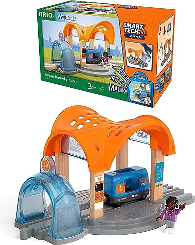BRIO World 33973 Smart Tech Sound Bahnhof mit Action Tunnel &ndash; Zubeh&ouml;r Holzeisenbahn &ndash; Interaktives Spielzeug empfohlen ab 3 Jahren