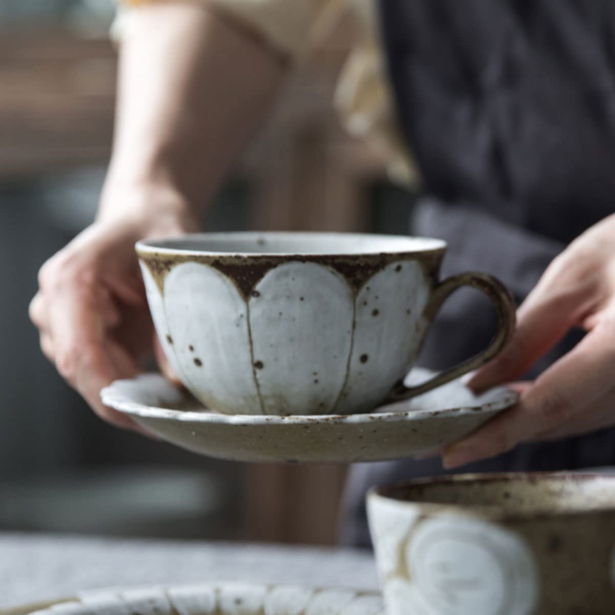 Ręcznie robiony zestaw filiżanek i spodków Daisy Japoński styl szorstki ceramiczny kubek latte z łyżką, porcelanowa filiżanka do herbaty na mleko popołudniową herbatę czarna herbata