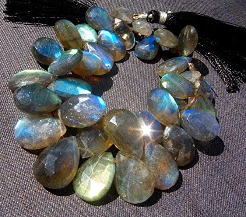 Labradorite briolette poire pour la création de bijoux de soirée élégants