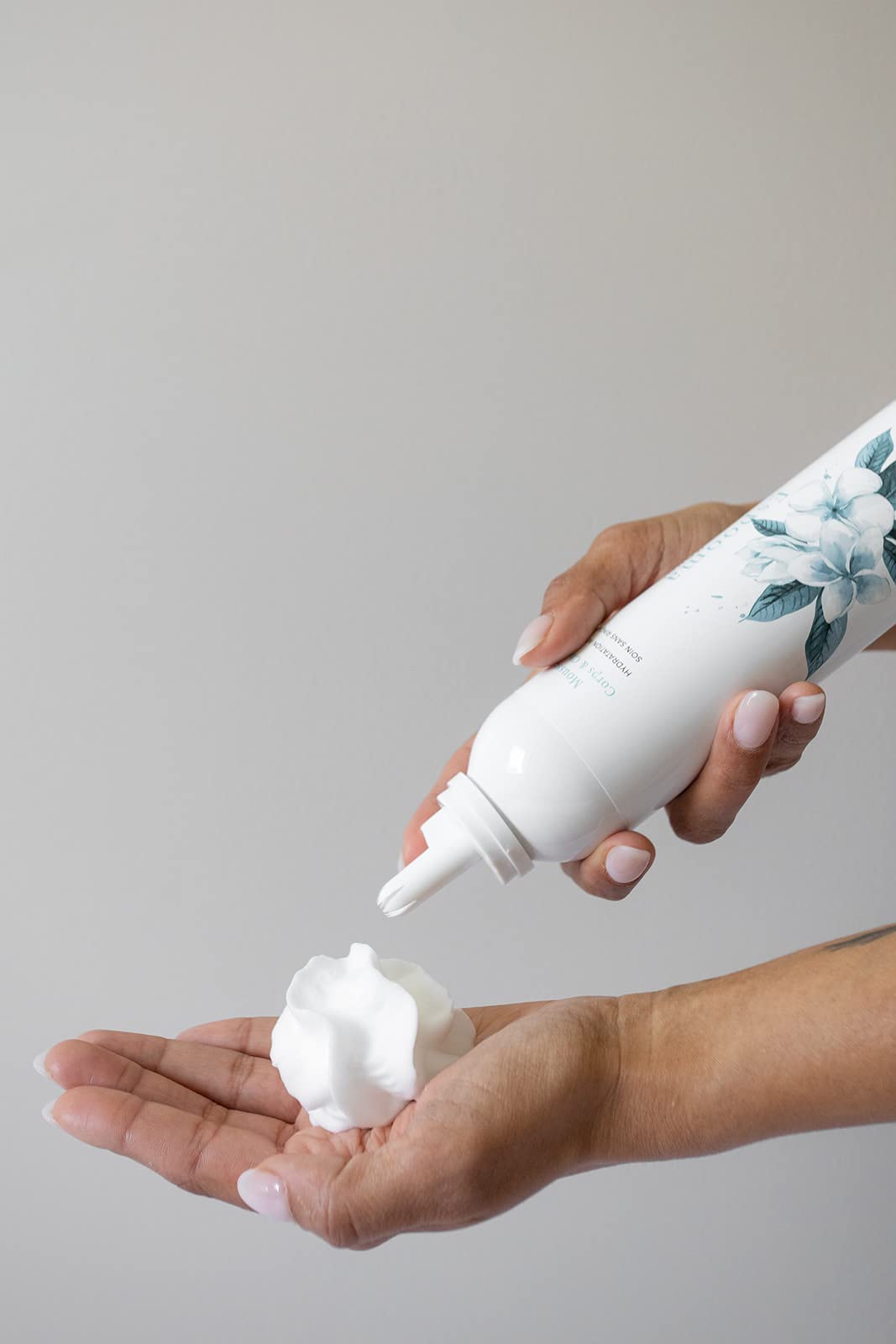 Mousse hydratante corps et cheveux "Espooma Monoï" Peau douce, parfumée et hydratée, cheveux lisse et brillant