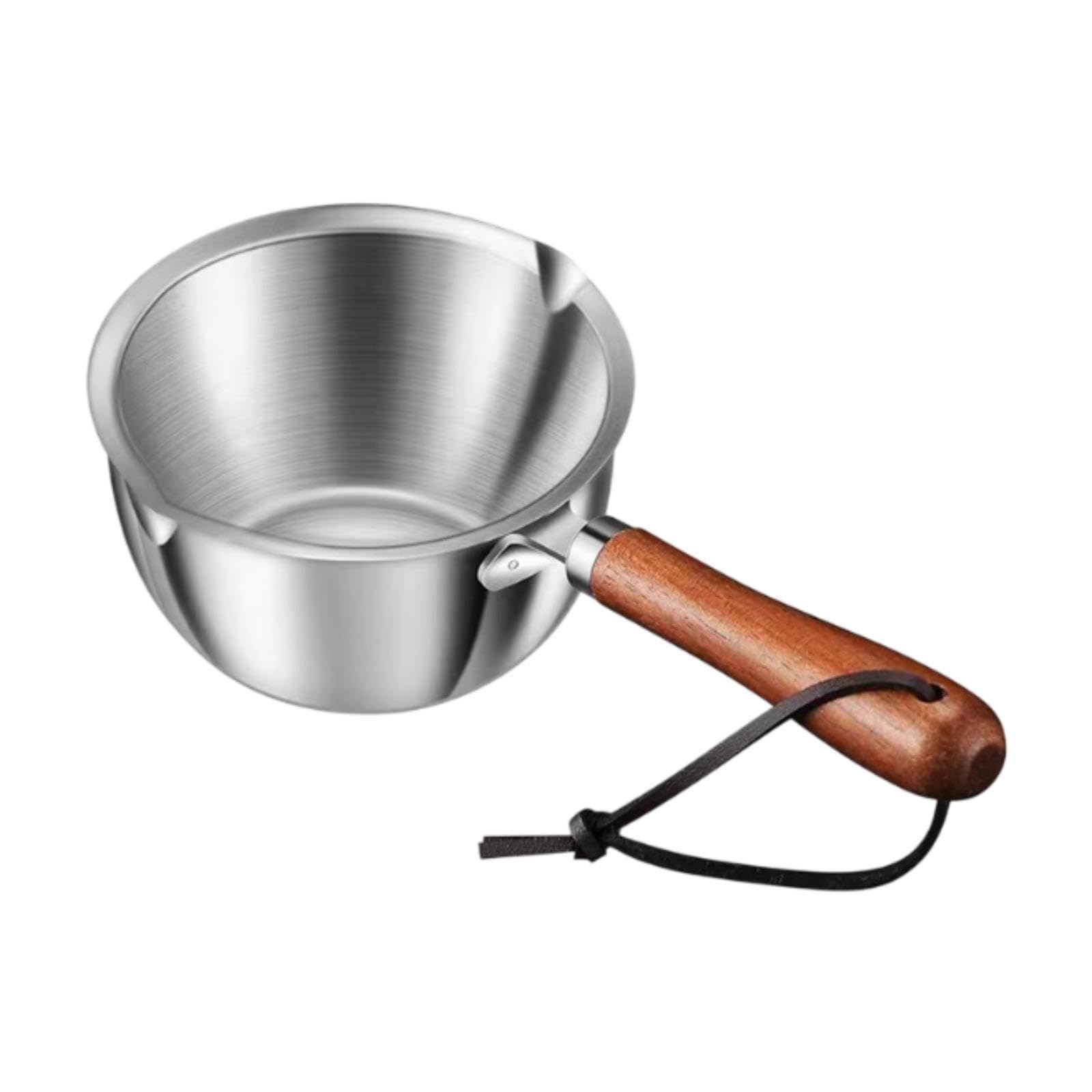 Mini olla para cocinar aderezos y huevos en desayunos rápidos de cocina moderna