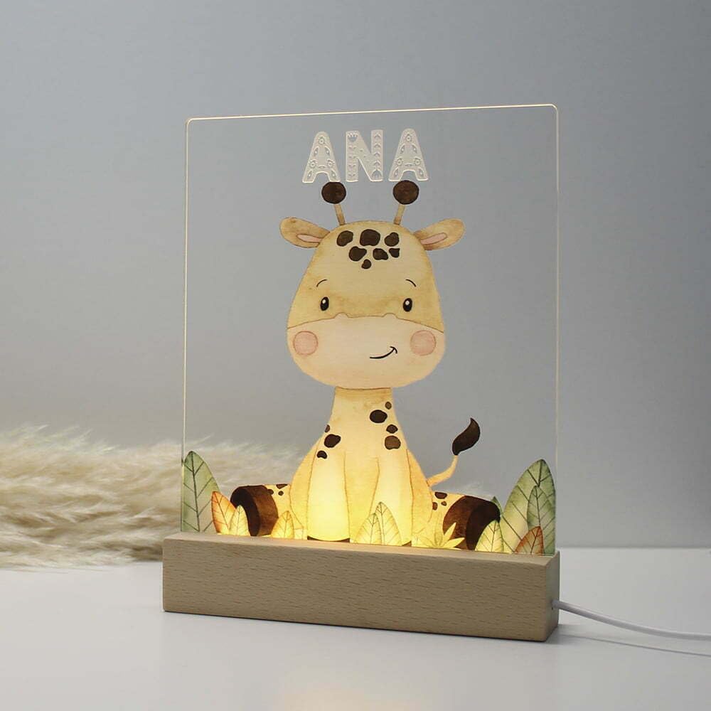 Dehome - Luz Nocturna Infantil Personalizada con Nombre – Lámpara Quitamiedos con el Nombre Grabado que se Ilumina – Luz LED Cálida, Regalo Bebé Nacimiento y Bautizo - Safari