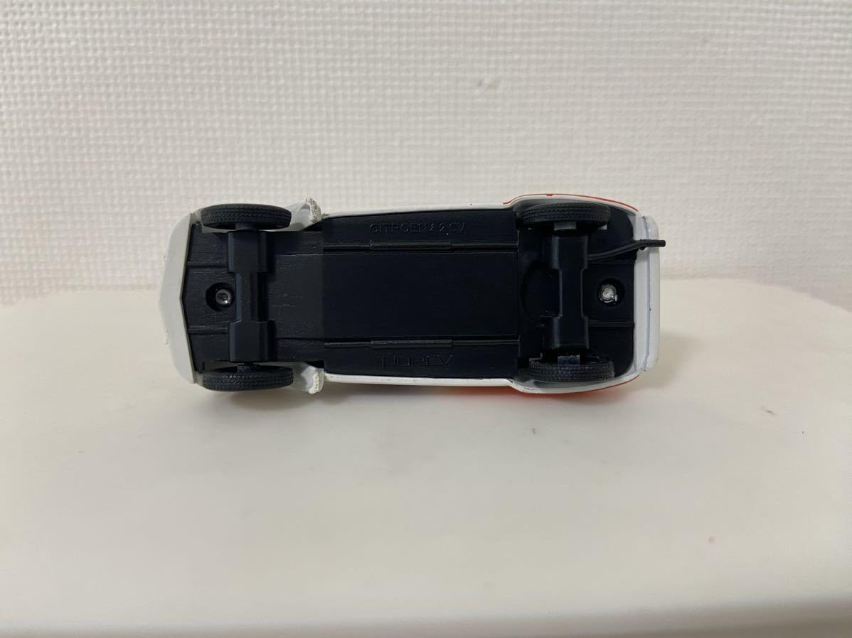 NOREV 2CV ホワイト ダイキャストメタル Amazon | ノレブ 1/64 シトロエン 2CV ホワイト レッド ブルー