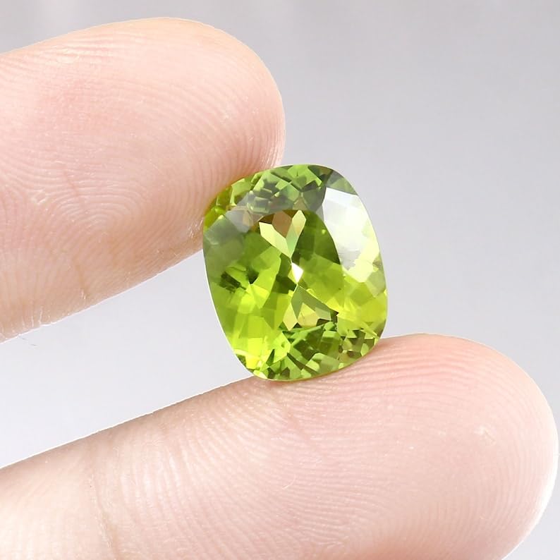 Pierre précieuse verte de Ceylan coussin 12x10mm pour création bijoux