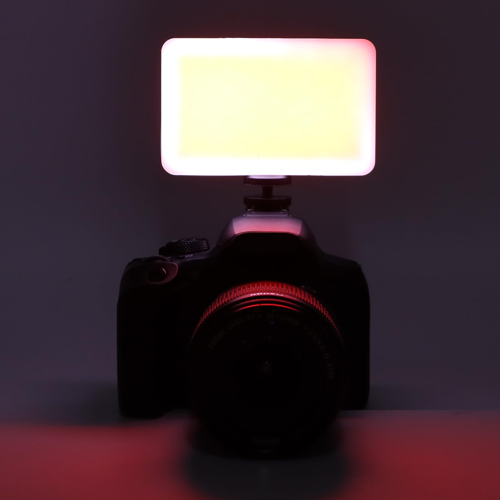 ST120 Tragbares LED-Fülllicht, Videoleuchte mit Doppelter Farbtemperatur und CRI, Einstellbare Helligkeit, Sanfte Beleuchtung mit Schwarzem Kunststoffgehäuse, Ideal Zum Filmen,