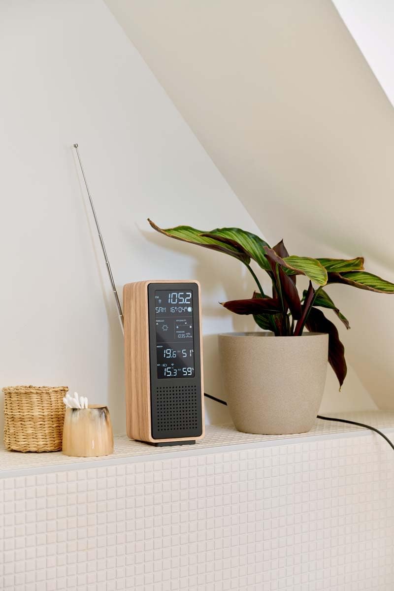 THOMSON Bluetooth-Lautsprecher 5.3 und kabellose Wetterstation, UKW-Radio, Funkuhr, Innen-/Außenthermometer und -hygrometer, Luftqualität, Holzgehäuse - Schwarz - WS102TBK