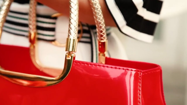 Bolso de mano brillante para mujer XingChen de cuero sintético miniatura 7
