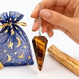 pendulo blacksad ✨ KIT CON PALO SANTO PARA LIMPIEZA Y PREPARACIÓN ENERGÉTICA A diferencia de otros péndulos, este set incluye un trozo de Palo Santo original para favorecer un ritual de purificación antes y después de cada uso. Su aroma amaderado crea un ambiente de calma y recogimiento, perfecto para preparar tu espacio, limpiar tu herramienta y realizar cada lectura o práctica espiritual con una intención más consciente y armoniosa.