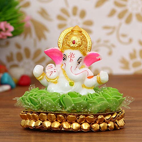 eCraftIndia Lord Ganesha Idol On Decorative Handcrafted Plate With Green Rose Flowers - Exquisite Hindu God Figurine For Home, Temple, Car Dashboard - Gift For Housewarming, Festive Occasions