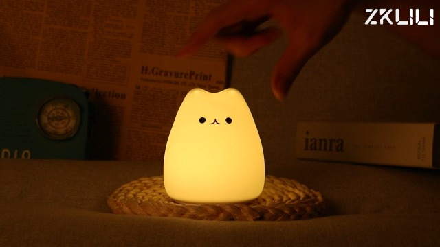 ZKLiLi Carino lampada squalo, 7 coloris lampada bambini squalo per bambini ragazze regali di compleanno, luce notturna bambini adolescenti, USB ricaricabile animale in silicone (gattino-02