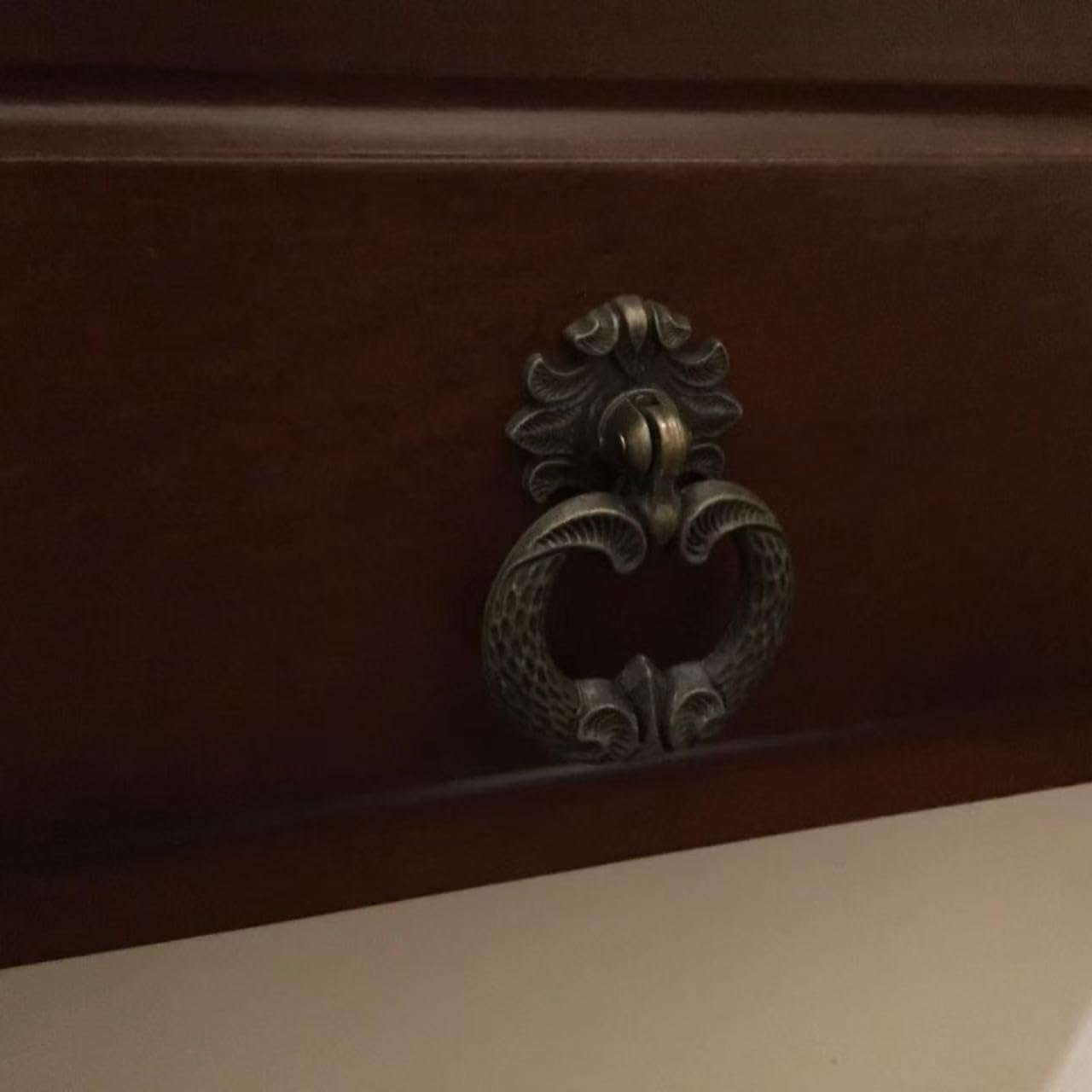 5 PCS Vintage Bronze Knobs Pulls Handles Antique Drawer Pull Ring Single Hole Decorative Hardware with Screws for Furniture Cabinet Cupboard Dresser Wooden Box