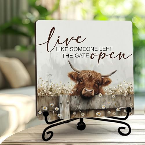 MOWITGBE Funny Highland Cow Decor, Cow Gifts for Women, 5 Inch Inspirational Wooden Plaques for Farmhouse Home Table, Live Like Someone Left the Gate Open Sign - A01