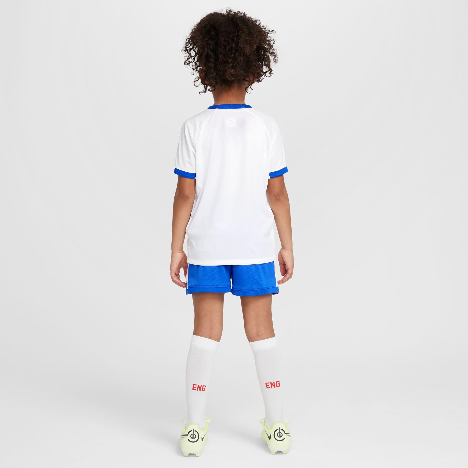 England 2025/26 Stadium Home dreiteiliges Nike Replika Fußballtrikot-Set für jüngere Kinder, FZ9233