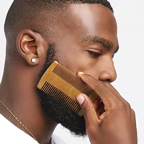 Foto von CREMO - Premium Beard Comb For Men | 100% Natural Wood With Woody Fragrance