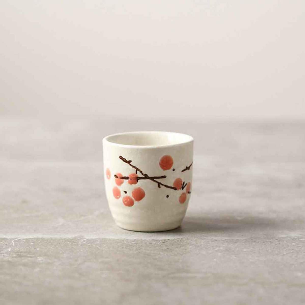 Japanisches Sake Satz mit Sakebecher, Sakeflasche und Wärmetopf