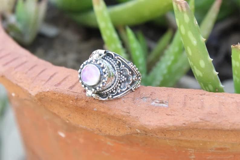 Pink Moonstone Poison Box Ring, Round Stone Ring, Self-Love Ring, Antique Poison Ring, Poisoner Ring, Pillbox Ring, June Birthstone Ring, Openable Ring, Small Box Ring, Pink Rainbow Moonstone Jewelry