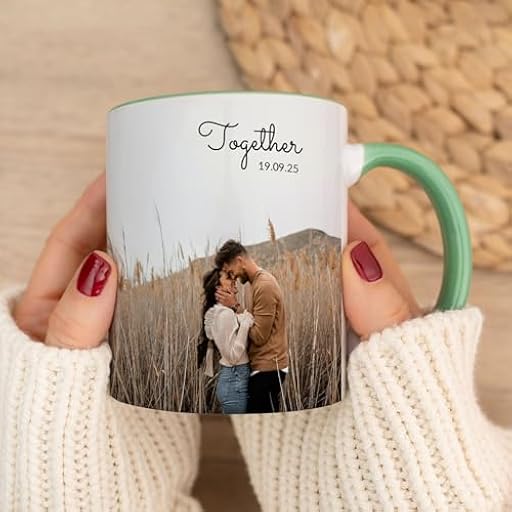 Wanapix | Taza Personalizada con Foto y Texto | Capacidad de 325ml | Taza de Cerámica con Diseño Único | Regalo para Amigos y Familiares | Apta para Microondas | Interior y Asa Color Verde | Ya disponible en tu tienda friki favorita! En mundofriki.es!