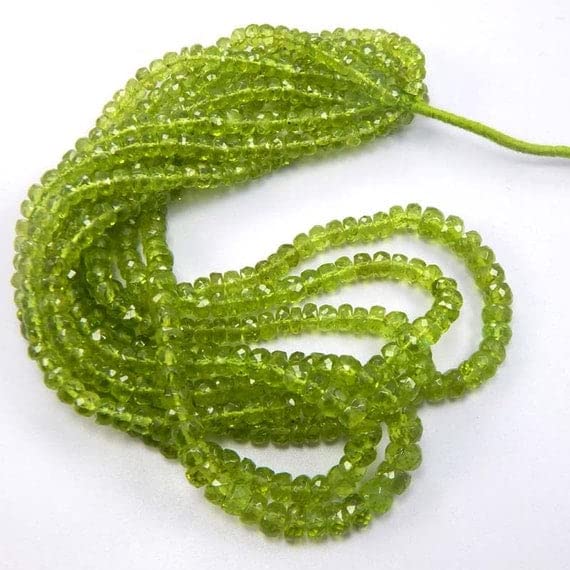 Péridot vert naturel en fil de perles facettées pour offrir un bijou fait main