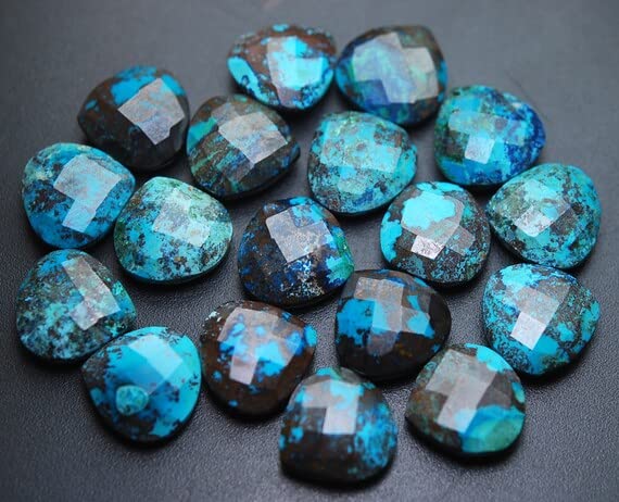 Chrysocolla naturelle en cœur pour créer un cadeau personnalisé