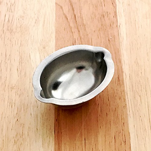 ぷっくりとした形が可愛い、ブリキ製のレモンケーキ型。ブリキは熱伝導が良く、充分熱をため込んでくれるので美しい焼き色のケーキが焼けます。