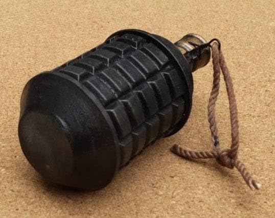 Amazon.co.jp: 旧日本軍97式手榴弾 レプリカ : おもちゃ