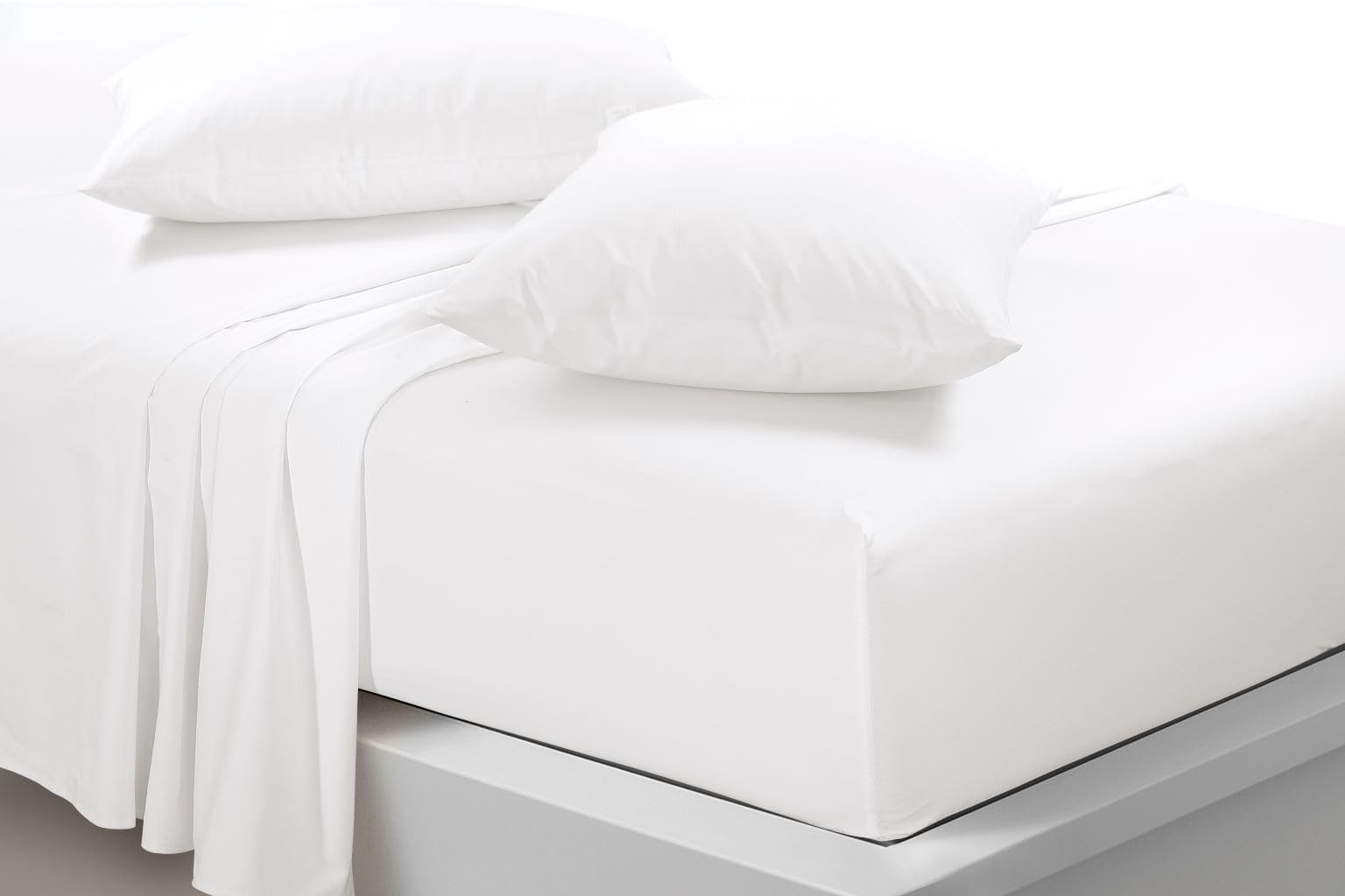 Super Soft Brushed Microfibre Flat Sheet - Breathable Hypoallergenic Top Sheet - Anti Wrinkle, Shrink and Fade Resistant - Flat Sheet (White, Double)