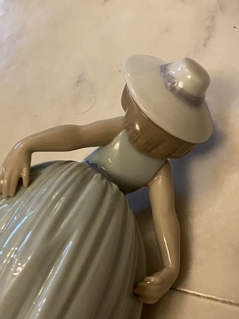 Amazon.co.jp: LLADORO リヤドロ 可愛いロシータ 6275 人形 gy : おもちゃ