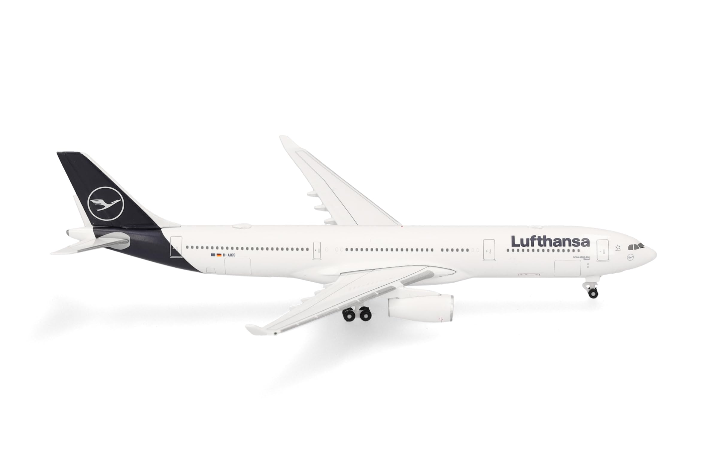 Herpa airplane model Lufthansa Airbus A330-300 on a scale of 1:500, metal miniature without pedastal, model building, collectors edition