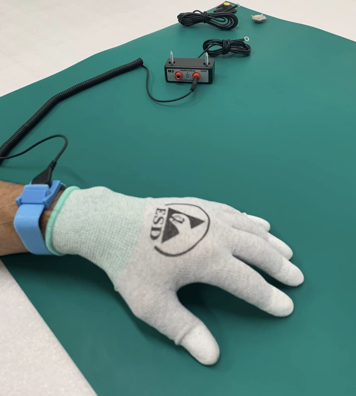 ESD-Dissipative Mat Kit - Heat Resistant, Two Layer Natural Rubber - with a Wrist Strap, Grounding Cable, and Dual Bench Grounding (2ft x 5ft, True Green)