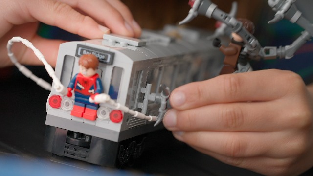 LEGO ǀ Marvel Örümcek Adam ile Doktor Oktopus Metro Sahnesi 76321