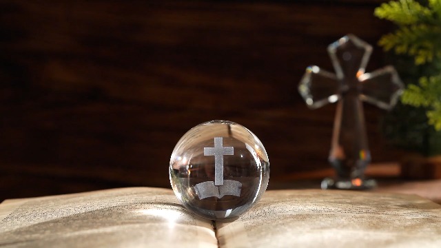 CROCE DI CRISTO IN CRISTALLO 3D CON BASE LED - Regalo Commemorativo Unico - Realizzato Su Ordinazione In Canada - Piccolo - 4