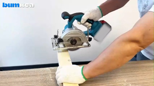 充電式⭐️マルノコ 電動丸のこ 刃経140mm マキタ18V対応 丸鋸 800W Amazon | bumxca 充電式マルノコ 電動丸のこ 刃経140mm 【マキタ互換品
