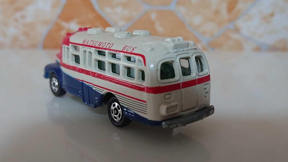 入手困難 トミカ 日本自動車博物館 オリジナル いすゞ ボンネットバスbx 木製飾り台付 Mojeirysy Pl