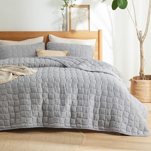 Bedsure Quilt Bedding Set Grey King Size Bedspread Coverlet - Lightweight Soft for All Seasons, Square Embroidery Bedding Set, 3 Pieces, 1 Quilt (106"x96") & 2 Pillow Shams (20"x36")