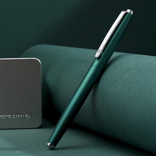 Vista 2 de HongDian 525 - Pluma estilográfica de metal verde, pluma clásica de punta extrafina, incluye estuche de metal y convertidor recargable