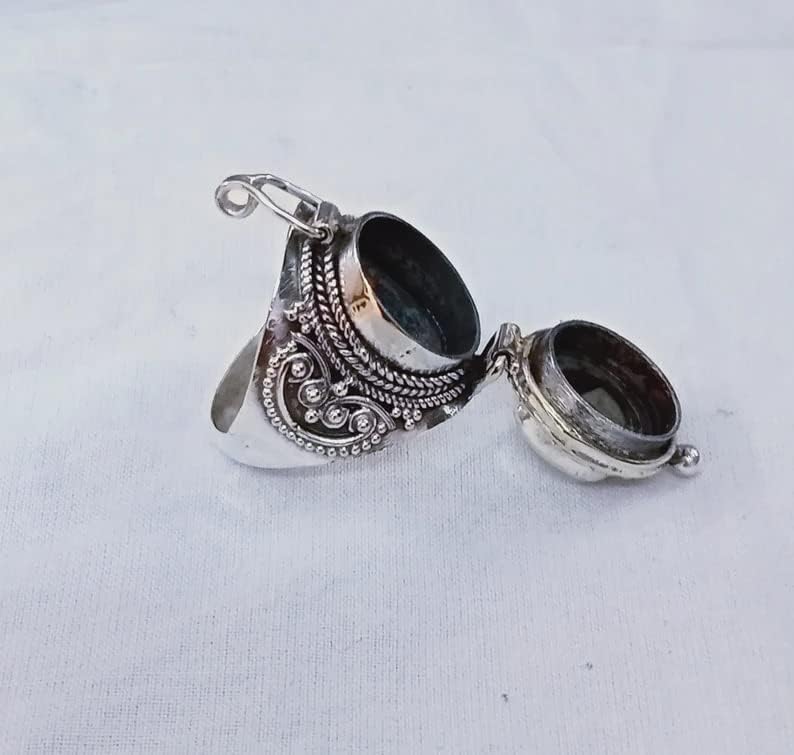 Natural Rainbow Moonstone Ring, Poison Box Ring, Oval Gemstone Ring, Storage Box Ring, Moonstone Jewelry, June Birthstone Ring, Openable Poison Ring, Locket Ring, Blue Flash Ring, Artisan design Ring