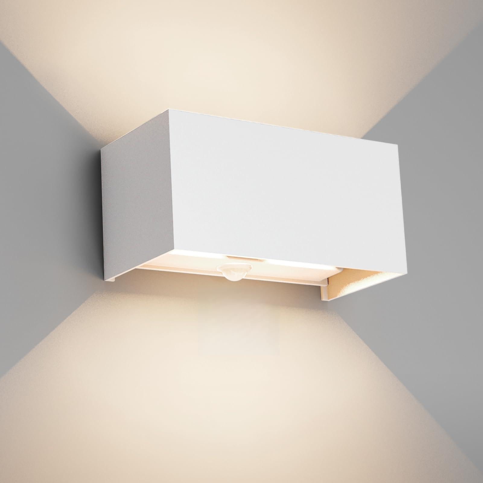 Klighten Aplique de pared con detector de movimiento, 24W, Aplique de pared exterior con haz de luz ajustable, 4000K Blanco neutro, Apliques de pared Ip65 con sensor (Blanco)