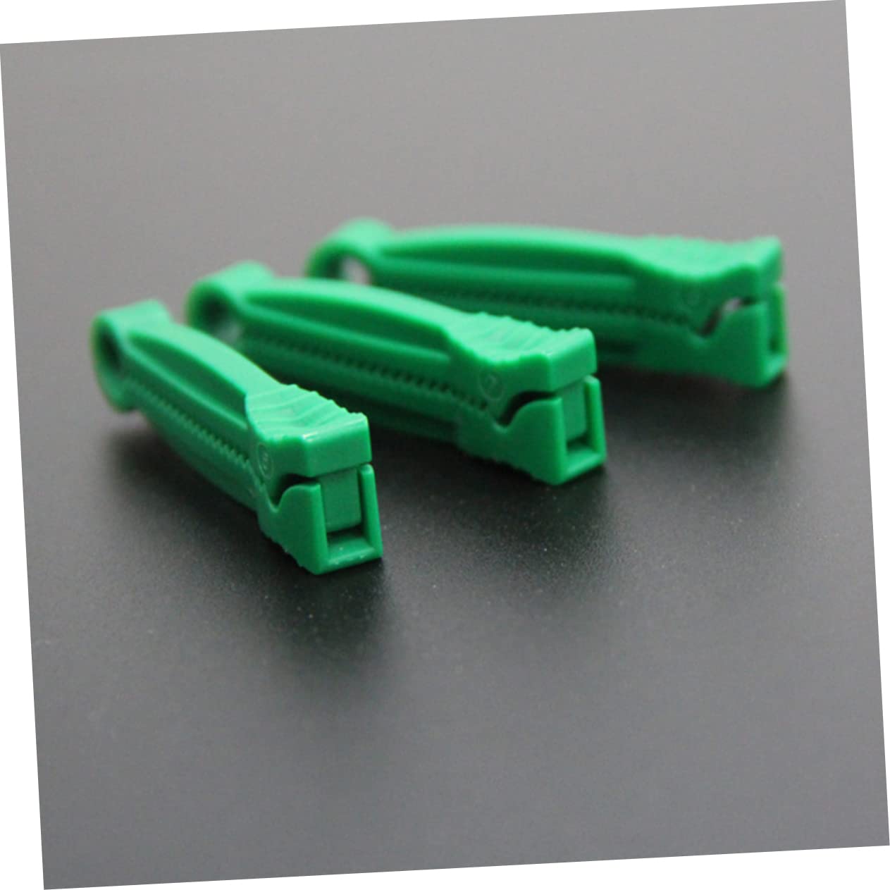 Einweg Nabelschnurklemmen Pp 100 Stück Wurfclips zur Verhinderung von Nabelblutung für Neugeborene Welpen und Tiere Beim Wurf Zufällige Farbe Zufälliger Stil