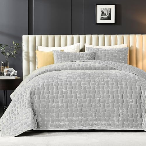 Image of Grassix Velvet Quilt Set Queen Size, Luxury Geometric Design, Frost Gray | Lightweight Velvet Comforter with 2 Pillow Shams, Ultra Soft Bedspread Coverlet, Quilted Bedding Set for All Seasons, 90 inchx96 inch