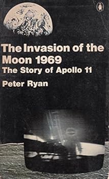 Paperback THE INVASION OF THE MOON 1969 : THE STORYOF THE APOLLO 11. Book