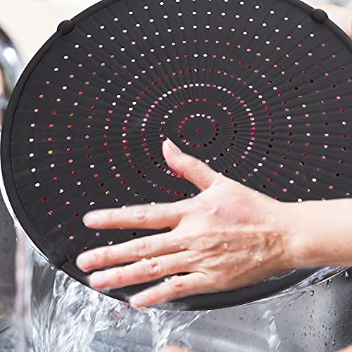 Tapar sartenes con seguridad usando el protector de salpicaduras de grasa para ollas de cocina 4